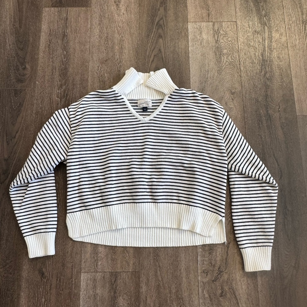 Universal Thread Black and White Striped Sweater, women’s size large